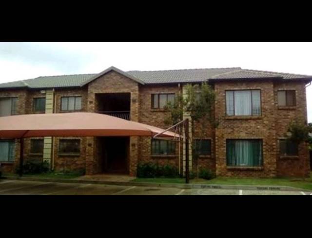 3 BEDROOM TOWNHOUSE FOR SALE IN SONNEVELD